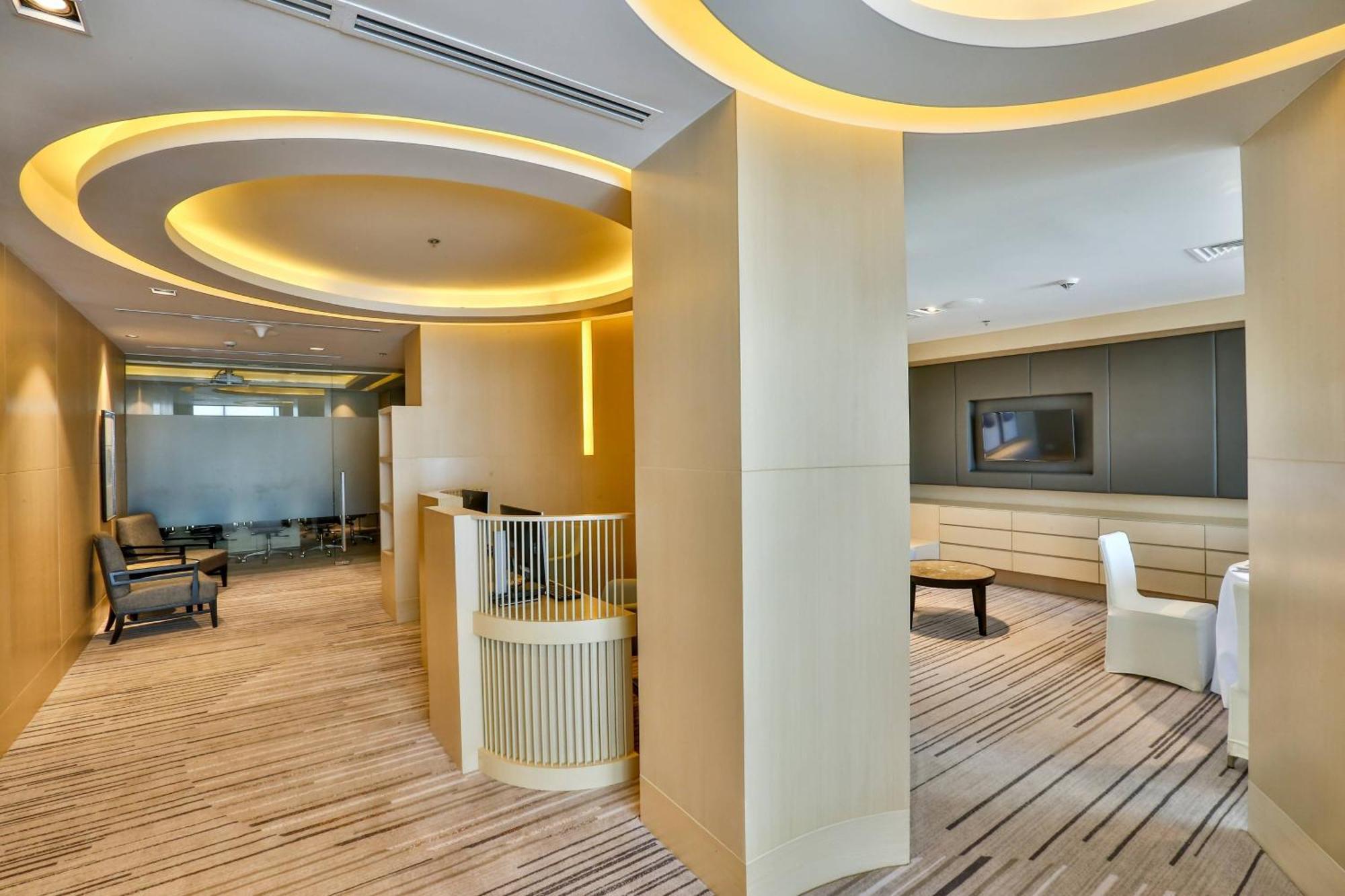 Courtyard By Marriott Iloilo Hotel Exterior photo