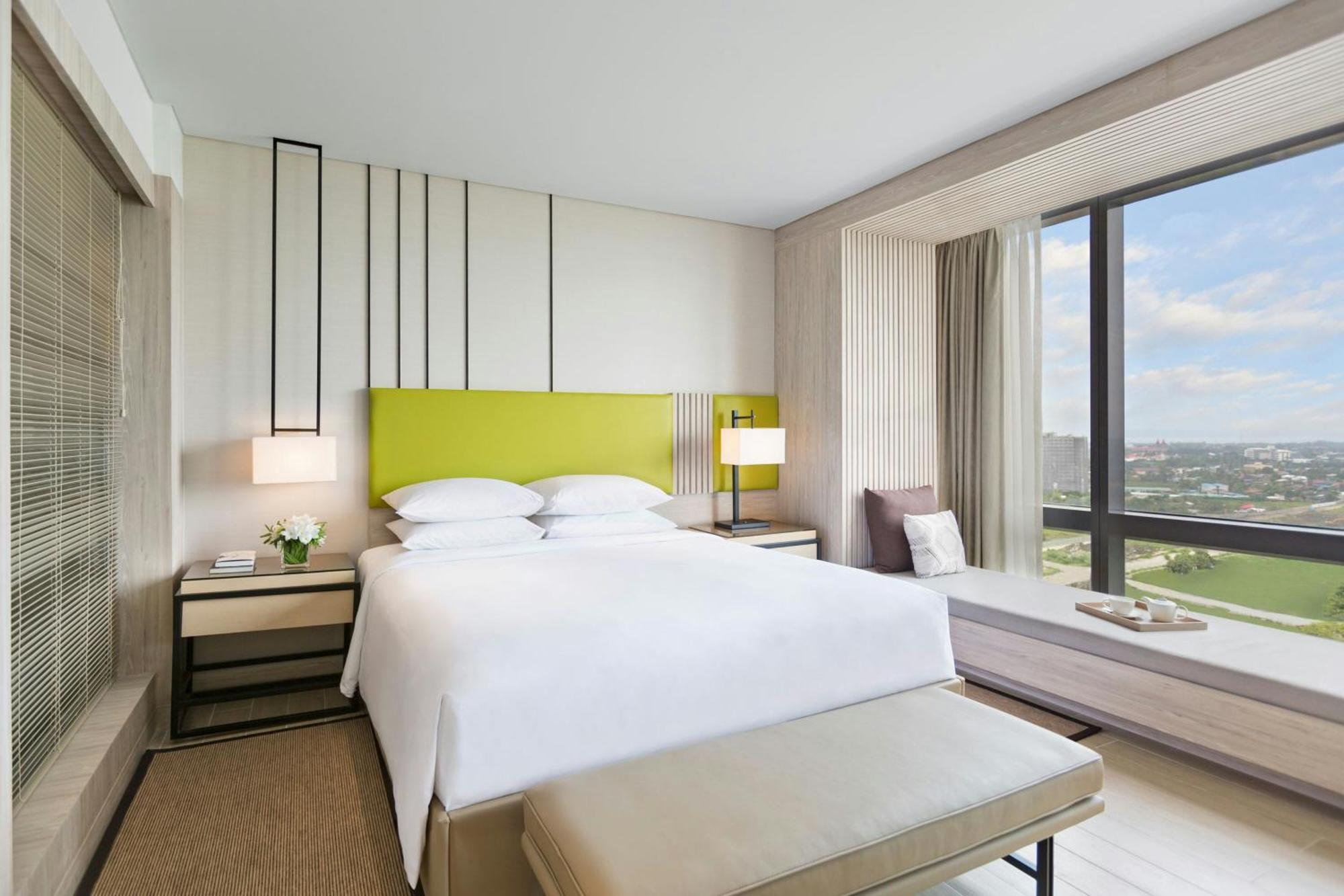 Courtyard By Marriott Iloilo Hotel Exterior photo