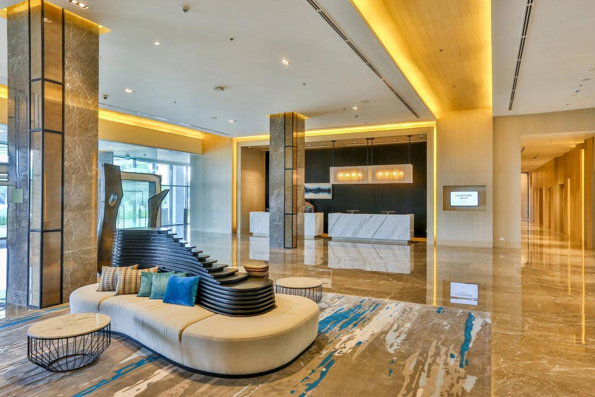 Courtyard By Marriott Iloilo Hotel Exterior photo