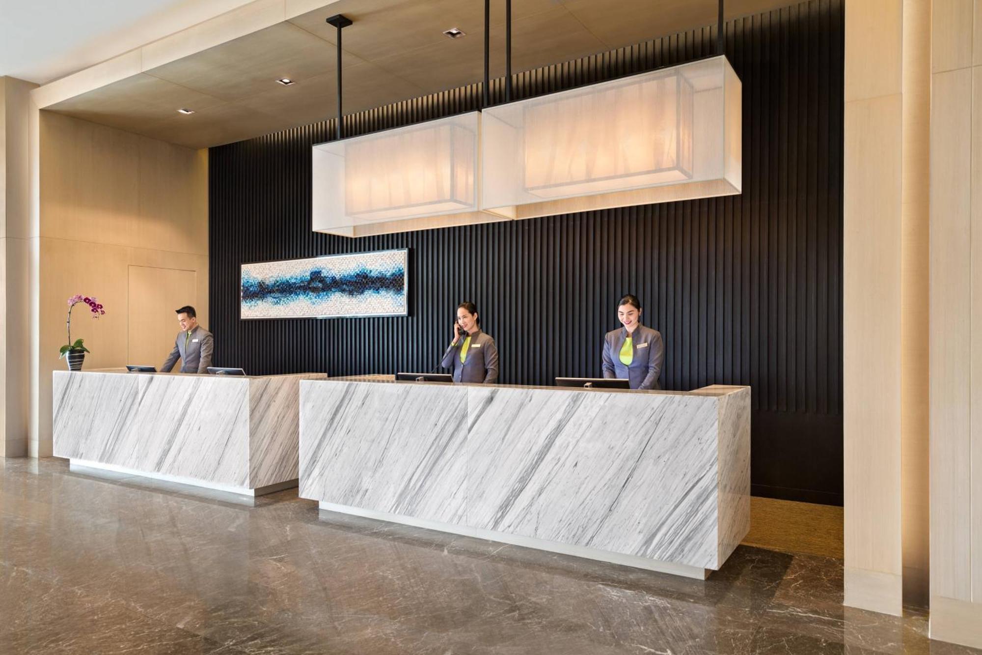 Courtyard By Marriott Iloilo Hotel Exterior photo